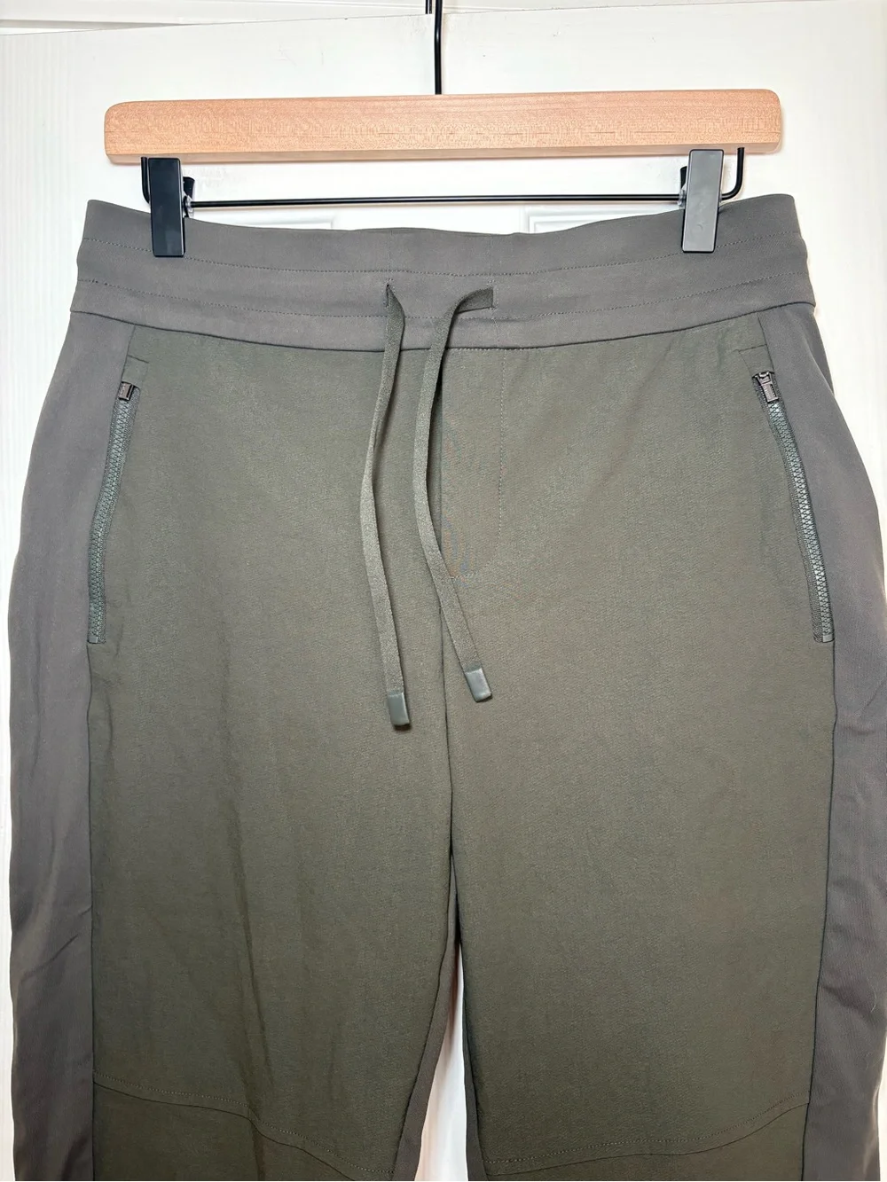 Athleta Headlands Hybrid Trek Mid Rise Jogger Mountain Olive 8P